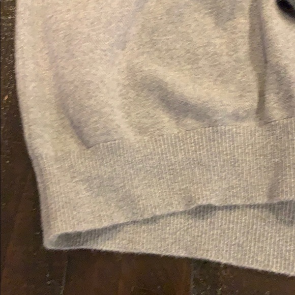 Large Long Sleeve Van Heusen V-Neck Sweater - Picture 5 of 7